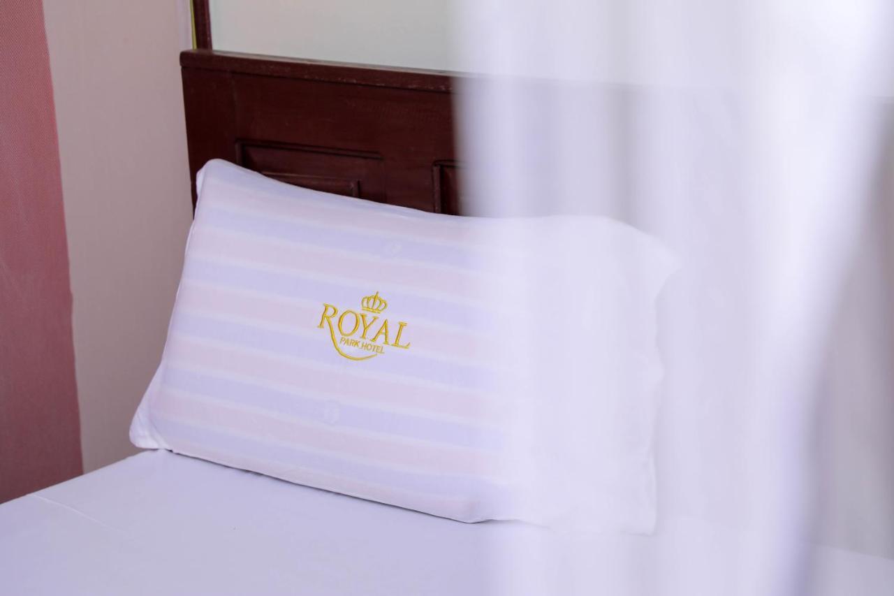 Royal Park Hotel Jinja Exteriör bild
