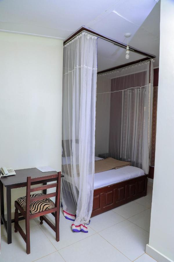 Royal Park Hotel Jinja Exteriör bild