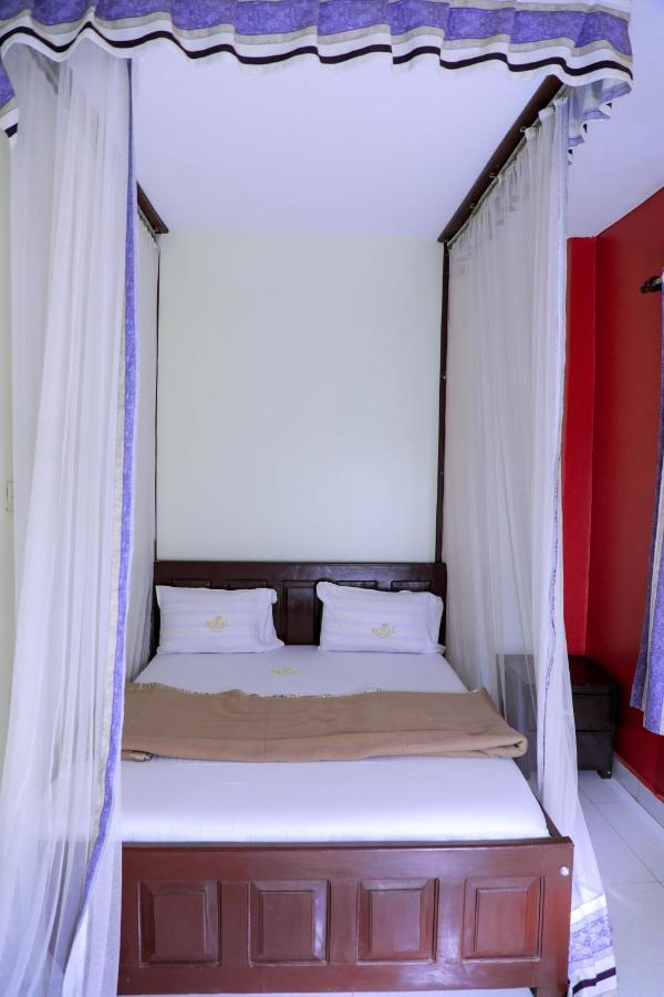Royal Park Hotel Jinja Exteriör bild