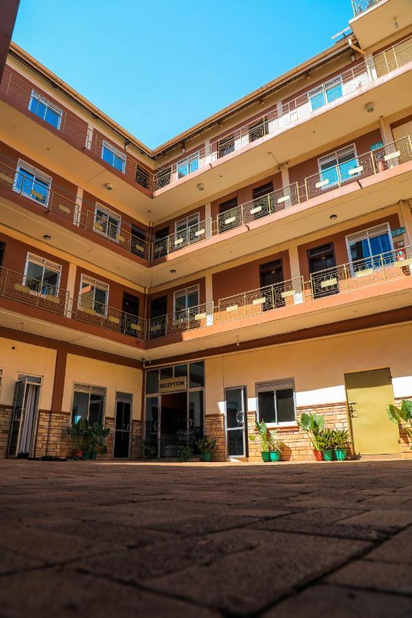 Royal Park Hotel Jinja Exteriör bild