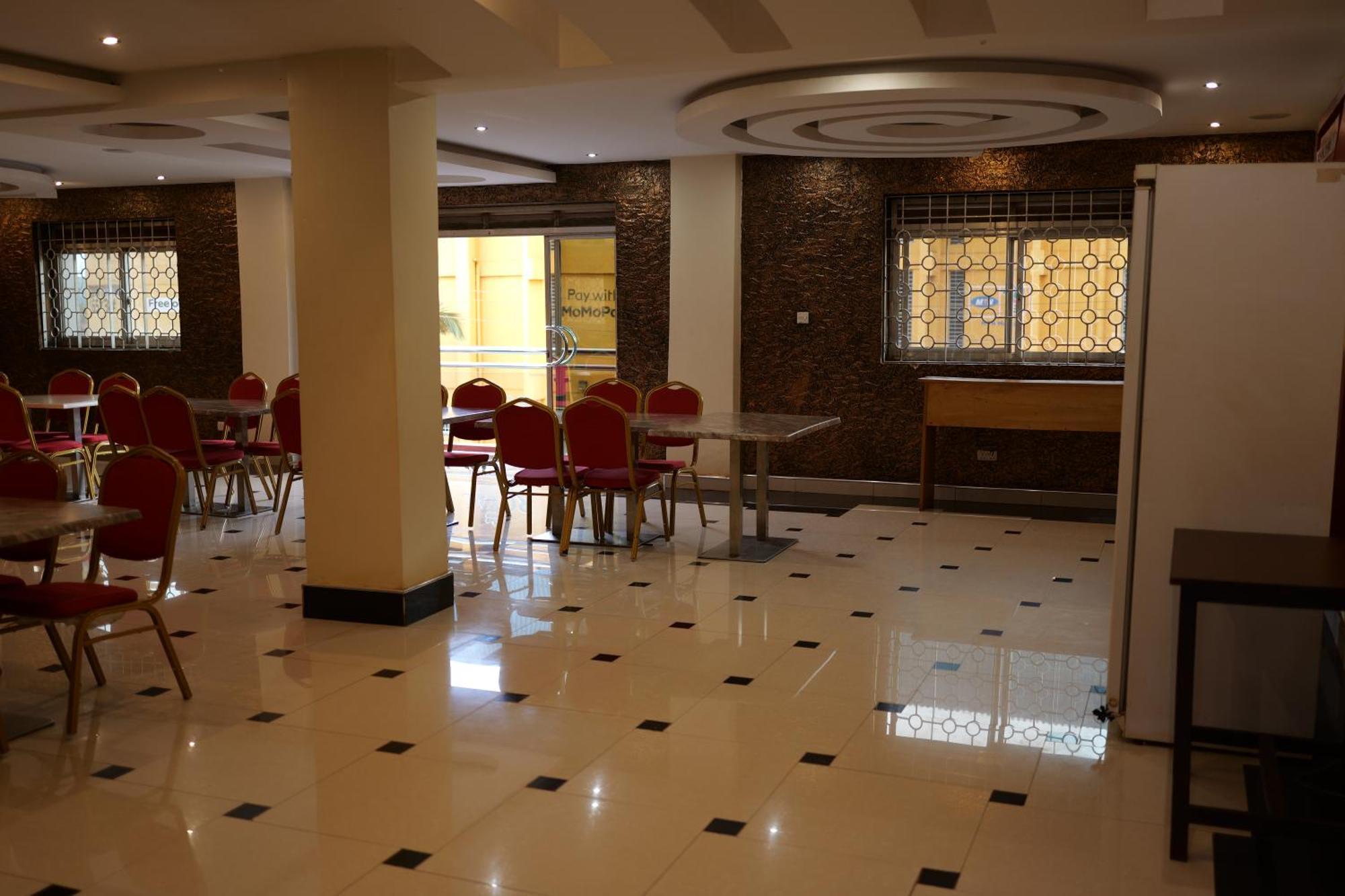 Royal Park Hotel Jinja Exteriör bild